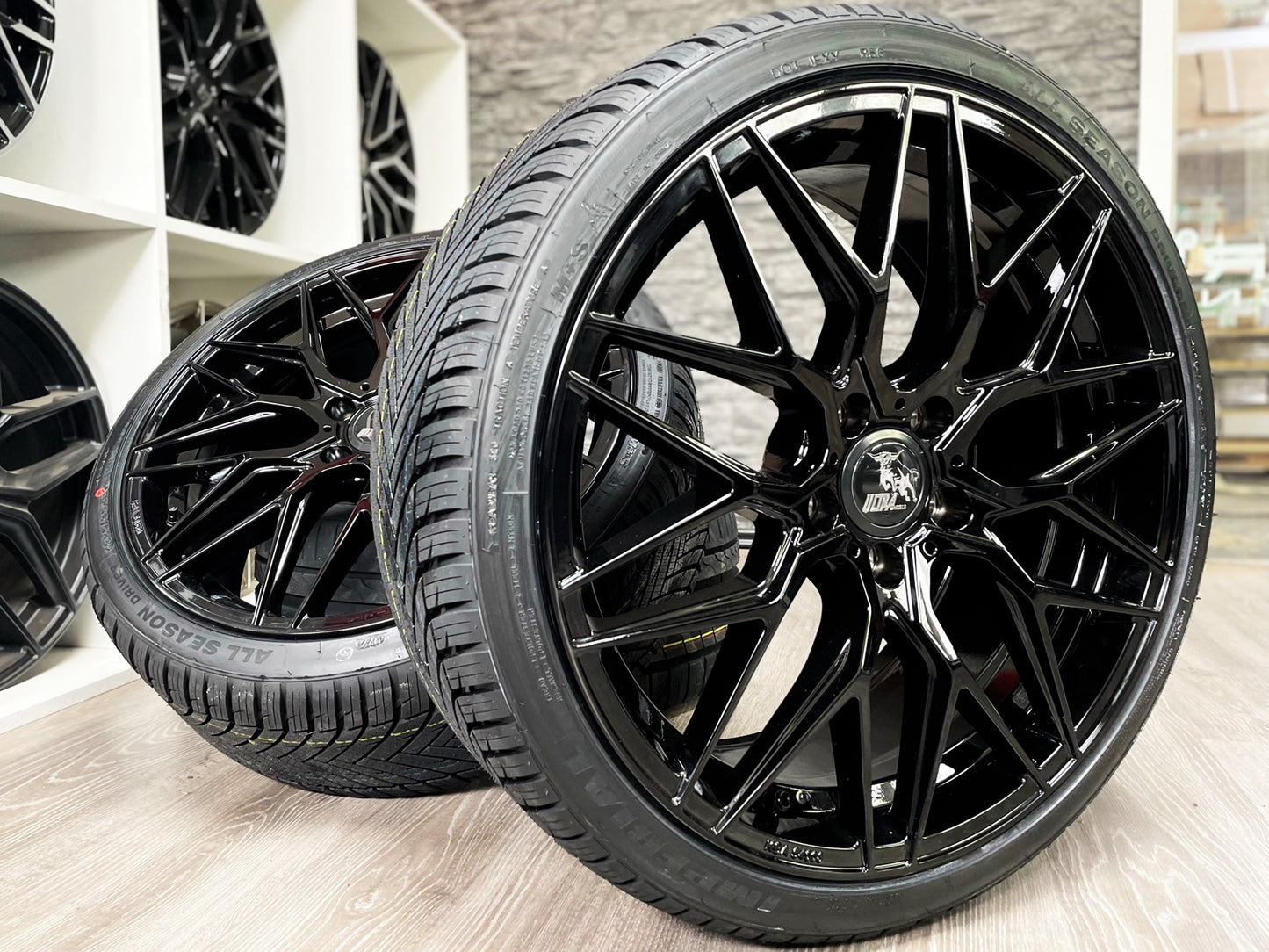 Ultra Wheels UA1E 19 Zoll Sommer Kompletträder 8x19 5x112 ET47 225/35R19 für VW Golf Audi A3 Seat Leon Skoda Octavia Passat TT