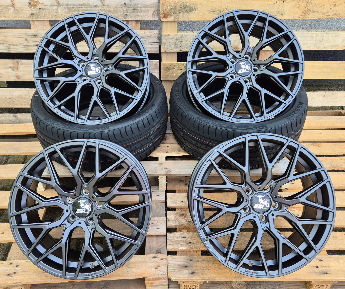 Ultra Wheels UA1E 19 Zoll Sommer Kompletträder 8x19 5x112 ET47 225/35R19 für VW Golf Audi A3 Seat Leon Skoda Octavia Passat TT